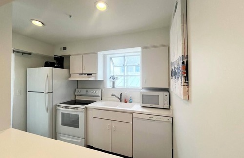 Sussex County Copropriété | Steps to Beach, Boardwalk & More! Cozy 2BR/2BA Condo with Ocean Views!