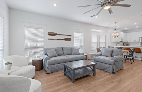 Village of Sugar Beach Cottage | *Steps to Beach* Fully Remodeled Single-Level Home - Golf Cart + Bikes