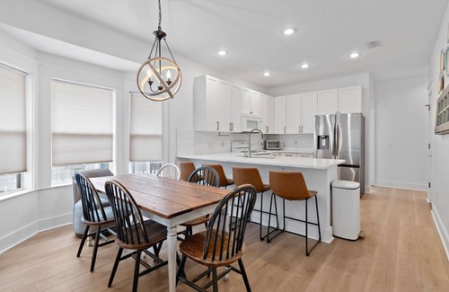 Village of Sugar Beach Cottage | *Steps to Beach* Fully Remodeled Single-Level Home - Golf Cart + Bikes