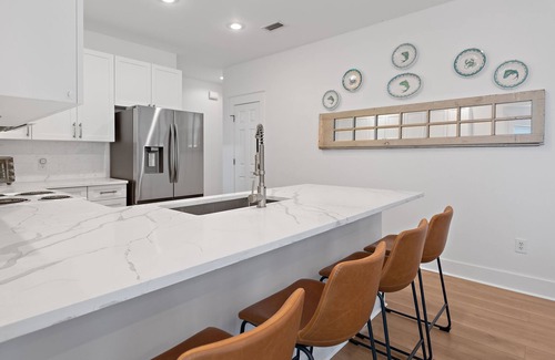Village of Sugar Beach Cottage | *Steps to Beach* Fully Remodeled Single-Level Home - Golf Cart + Bikes