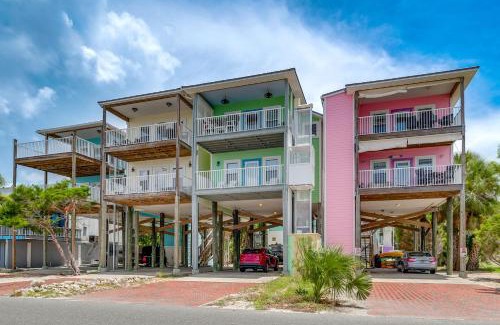 Cedar Key Maison | Steps to Beach Waterfront Cedar Key Home!