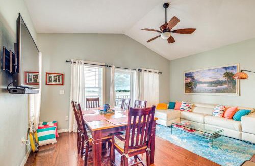 Cedar Key Maison | Steps to Beach Waterfront Cedar Key Home!