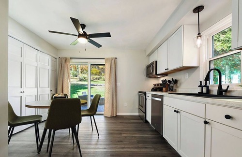 Tarrs Appartement | Steps to Bella Terra | Pet Friendly | Fire Pit
