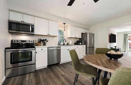 Tarrs Appartement | Steps to Bella Terra | Pet Friendly | Fire Pit