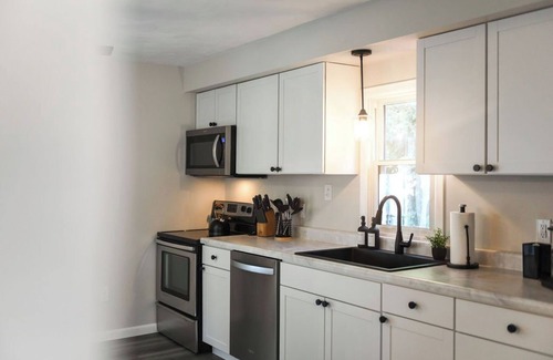 Tarrs Appartement | Steps to Bella Terra | Pet Friendly | Fire Pit