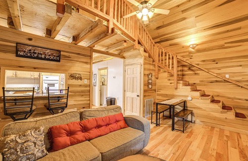 Waverly Cabine | 2 Mi to Kentucky Lake: Cozy Cabin w/ Deck!