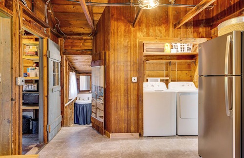 Byfield Cottage | Steps to North Hampton Beach: Cottage w/ Deck!