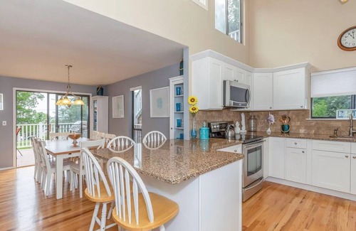 Hampton Bays Maison | Steps to Private Beach