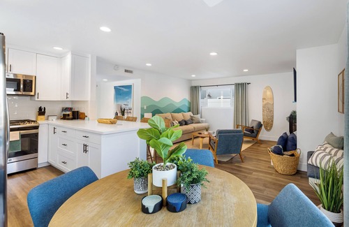 West Newport Maison | Steps to Sand! 2 Homes in 1 – Sleeps 19, Outdoor Space, Walk to Shops & Dining
