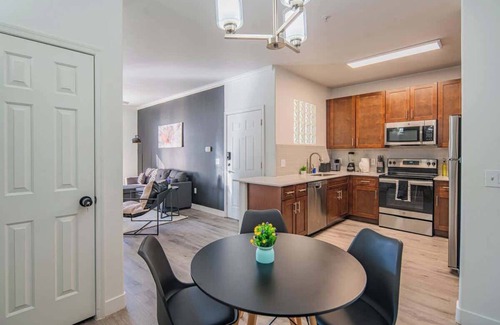 Glendale Sports and Entertainment District Appartement | Deluxe 1BD| West Gate+Stadium+KingBed+Gym+Parking