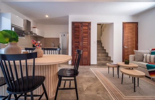 Crucecita Copropriété | Steps to the beach with private plunge pool and rooftop terrace in Arrocito