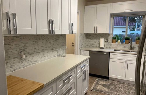 Deerfield Beach Cottage | Steps to the Beach 3 Bdr/ 2 kitchens, great backyard!