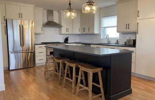 Beach Haven Maison | Steps to the beach, beautiful views, gourmet kitchen, sleeps 14, pool, elevator.