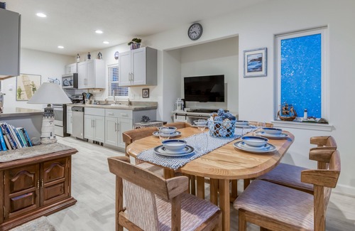 Nelscott Maison | Steps to the beach, ocean view, deck, BBQ, pet friendly with a fenced in yard