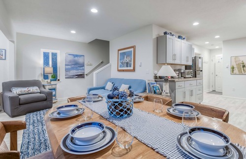 Nelscott Maison | Steps to the beach, ocean view, deck, BBQ, pet friendly with a fenced in yard