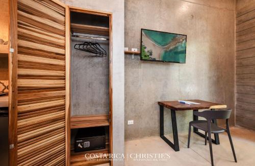 Playa Grande Maison | Steps to the Main Surf Break - 6 Bedroom Villa