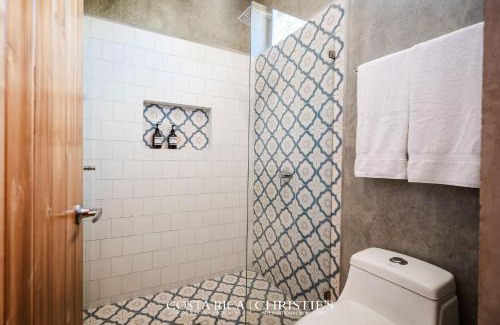Playa Grande Maison | Steps to the Main Surf Break - 6 Bedroom Villa
