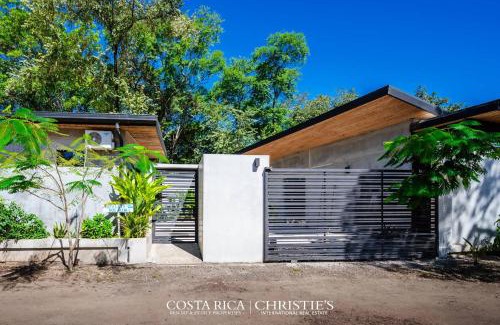 Playa Grande Appartement | Steps to the Main Surf Break - Casita 1 Dos Hijas