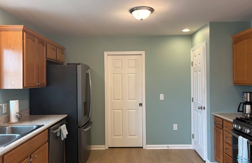Eastward Look Maison | Steps to the Sand! Scarborough Beach Retreat 4bd/3ba with A/C - Newly Renovated!