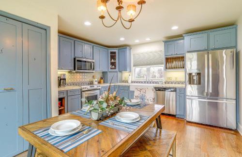 Mountain View Maison | Steps to White River Mountain View Home with Deck!