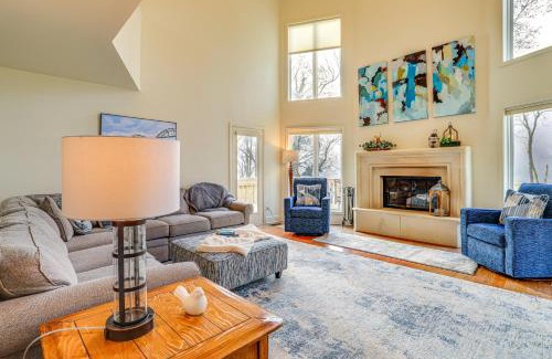 Mountain View Maison | Steps to White River Mountain View Home with Deck!