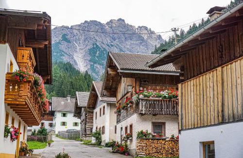Boden Chalet De Ski | Stern LODGE im Bergparadies Lechtal