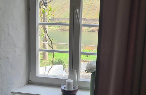 Burg Appartement | Stilvolle Ferienwohnung mit Terrasse und Moselblick