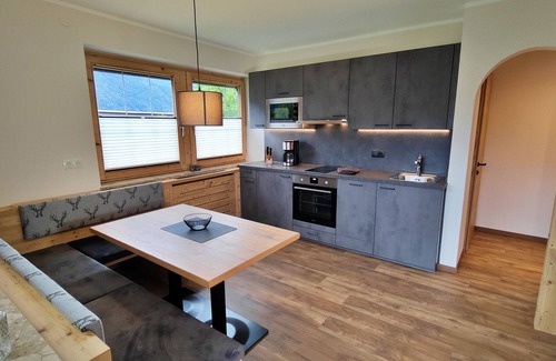 Buch in Tirol Appartement | Stilvolles Appartement Georgenberg im Herzen Tirols