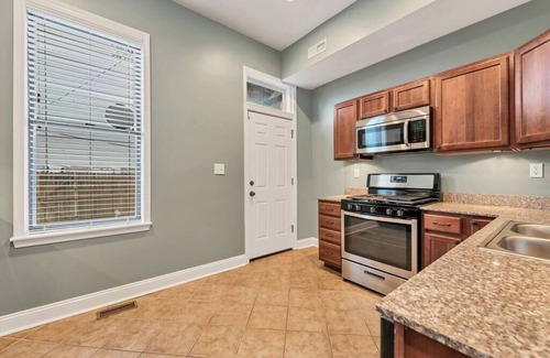 St. Louis Hôtel | STL, Tower Grove, 2-Story Townhome - B