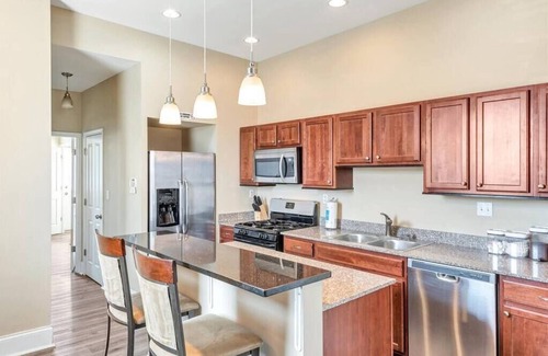 St. Louis Hôtel | STL, Tower Grove, Cozy 2-Story Townhome - A