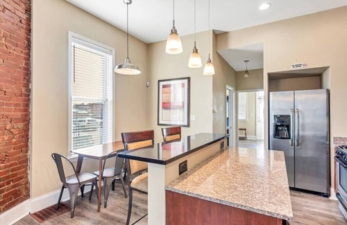 St. Louis Hôtel | STL, Tower Grove, Cozy 2-Story Townhome - A