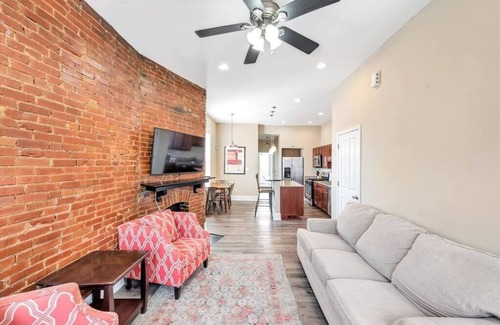 St. Louis Hôtel | STL, Tower Grove, Cozy 2-Story Townhome - A
