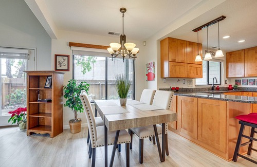 Stockton Maison | Stockton Vacation Rental Near Arena + Hospitals!