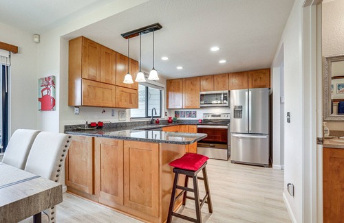 Stockton Maison | Stockton Vacation Rental Near Arena + Hospitals!