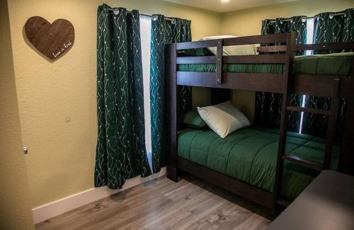 Fort Worth Maison | StockYards! Less than 4 minutes-Sleeps 8-Lee House