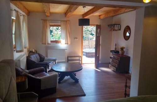 Karlstejn Appartement | Stodola-soukromý apartmán pro dva s venkovní vířivkou