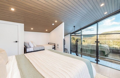 Waterford Cabine | STOKE Luxury Cabin 2 with Epic Views