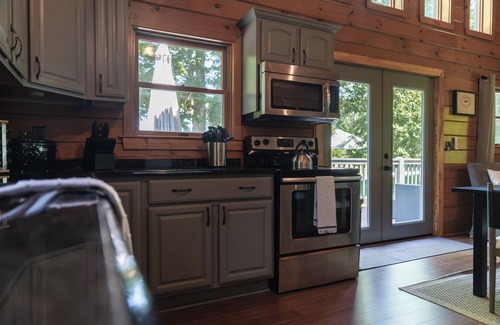 South Butler Cabine | Stone Beach Access | Cabin with a Fire Pit Glow