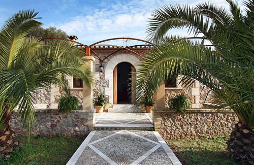 Pollensa Villa | Villa construit en pierre avec piscine et jardin privés