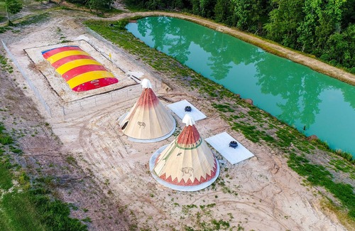 Shreveport Cabine | Stone Cabin with Hot Tub & Spectacular View at God's Country Resort