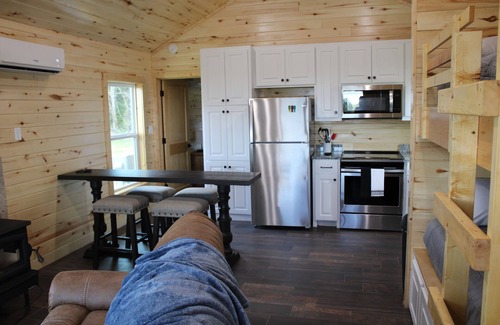 Shreveport Cabine | Stone Cabin with Hot Tub & Spectacular View at God's Country Resort