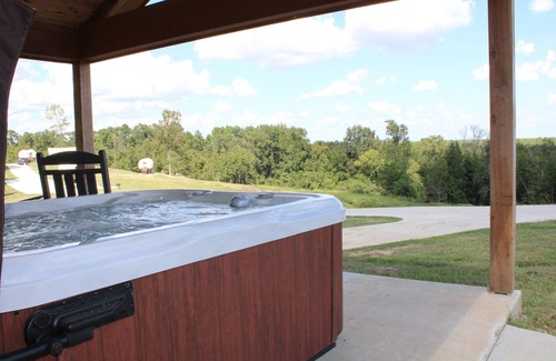 Shreveport Cabine | Stone Cabin with Hot Tub & Spectacular View at God's Country Resort