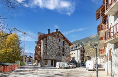 Benasque Appartement | Stone Chalet near Benasque and Scenic Lake