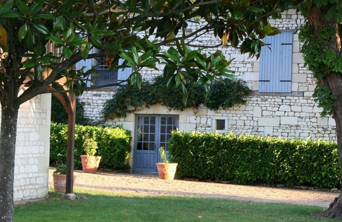 Bournand Maison | Stone Cottage, 2 chambres à coucher jusqu'à 6, piscine, dans un XVIIè C Château, Vallée de la Loire