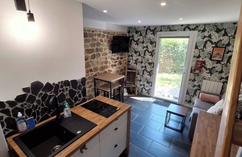 Roz-sur-Couesnon Maison | Stone cottage with private garden, in a quiet location, on the Mont-Saint-Michel bay