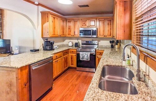 Pleasant Grove Cabine | Stone Cottage - with OPTIONAL Hot Tub