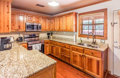 Pleasant Grove Cabine | Stone Cottage - with OPTIONAL Hot Tub