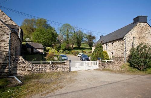 Guegon Maison | Stone cottage with modern cosy interior near to Josselin