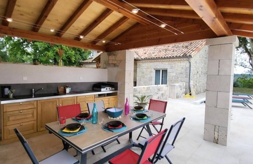 Monbalen Maison | Casa de campaña de piedra vista totalmente renovado y equipado