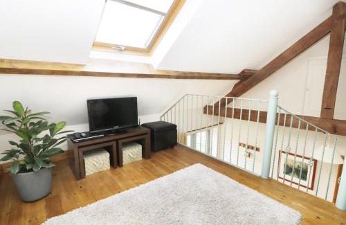 Spaunton Maison | Stone Cross